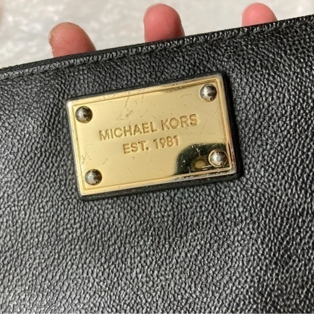 Michael kors signature black mk clutch zipper wallet